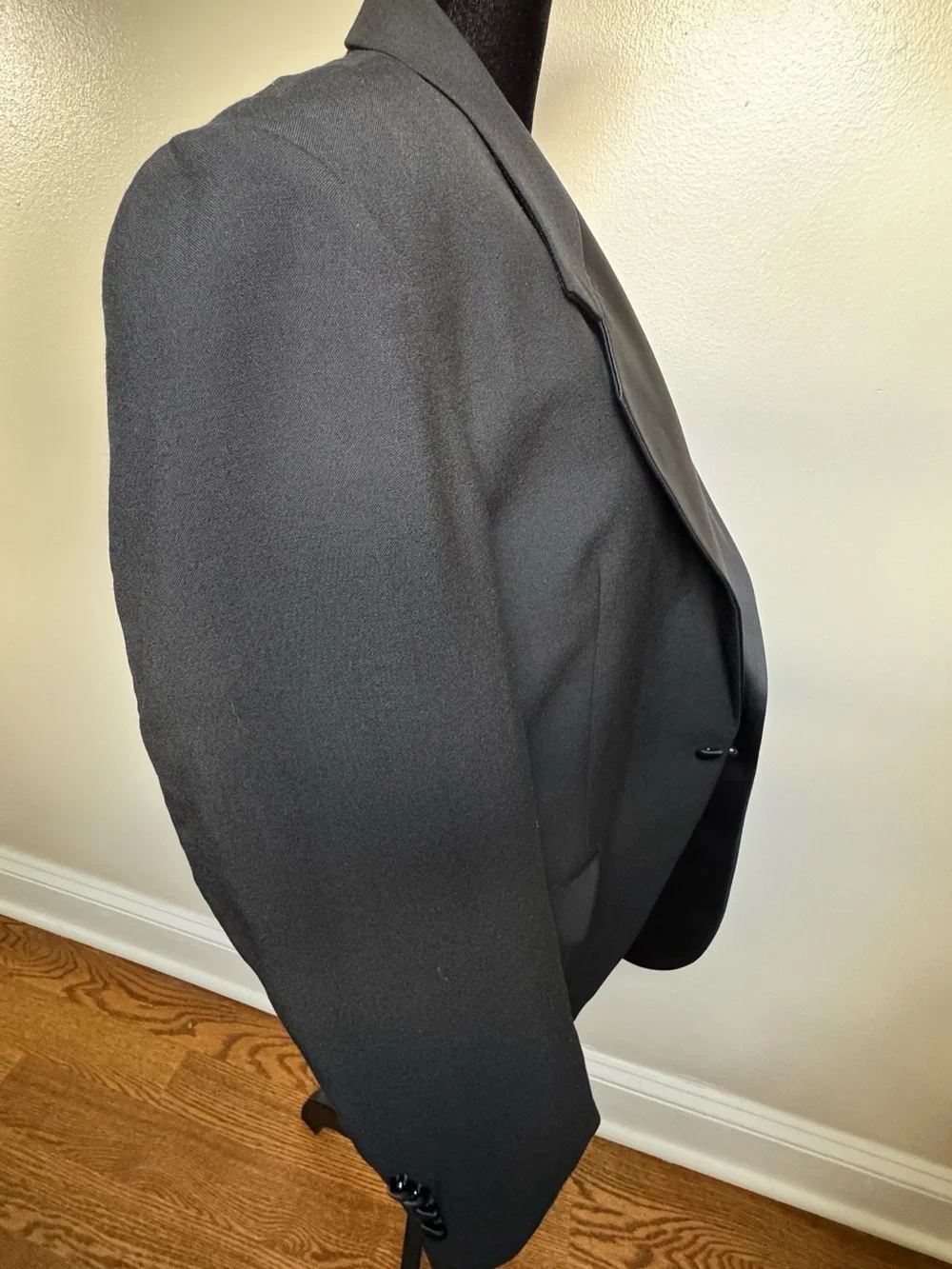 Oscar de la Renta Vintage Men’s Black Tuxedo Jacket 38S Satin Peak Lapel